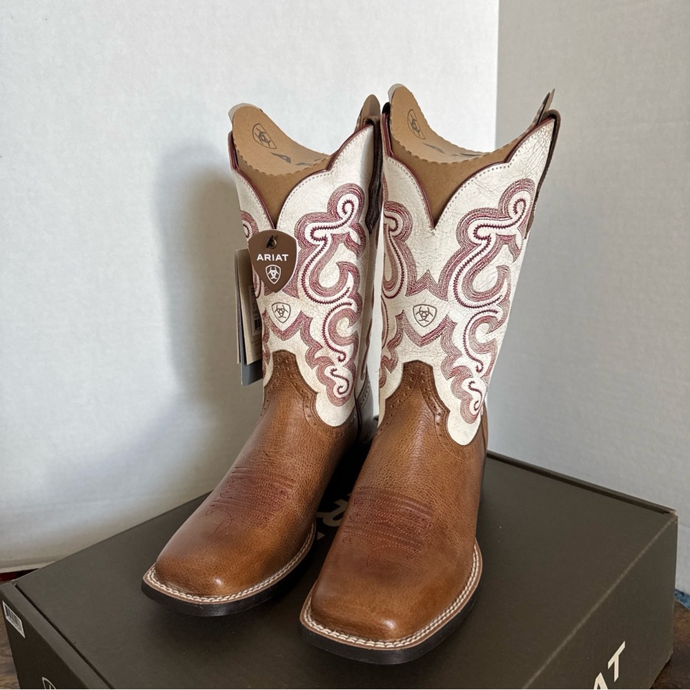 Ariat Women’s Boots QuickDraw Size 7 Square Toe Sandstorm Distressed White NEW